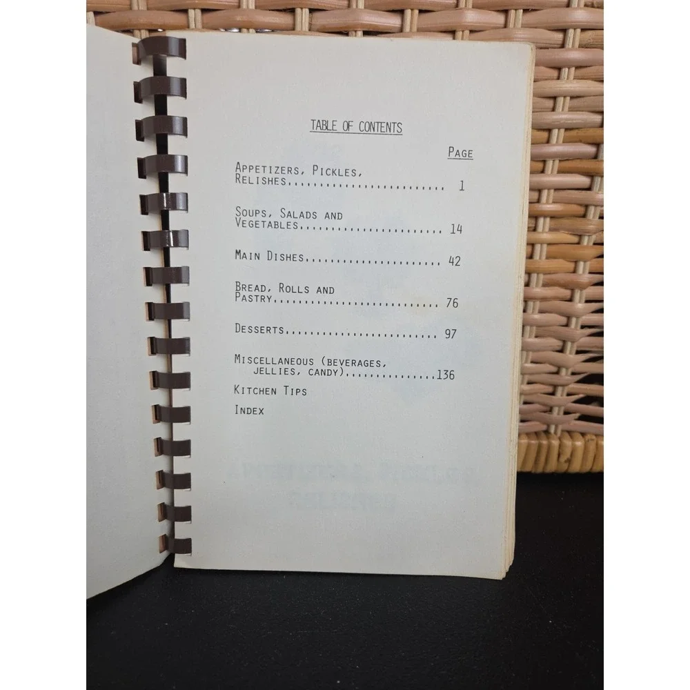 Trinity Christian School Cookbook Mocksville,‎ NC 1982 Local Southern